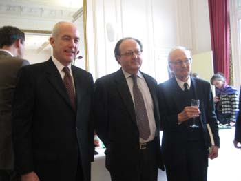 De droite  gauche Lon Vandermeersch, directeur de l'EFEO de 1889  1993, Jean-Pierre Drge, directeur de l'EFEO de 1998  2004, Franciscus Verellen directeur de l'EFEO