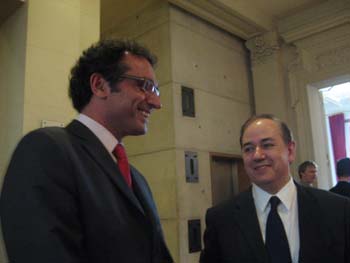 Pascal Roy�re, membre scientifique de l'EFEO, responsable du programme d'anastylose du temple du Baphuon et Yves Goudineau, Directeur des �tudes de l'EFEO